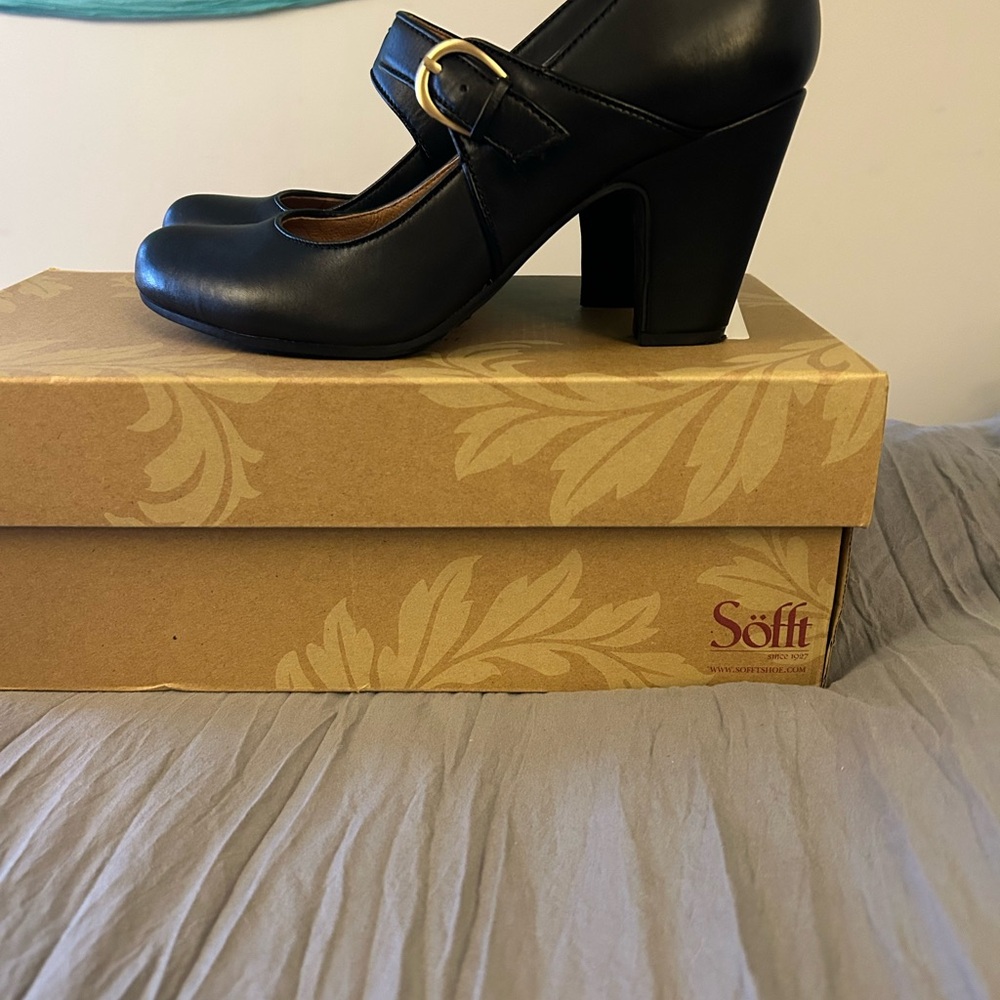 Sofft Black Leather Chunky Heel Mary Jane Pumps Size 9